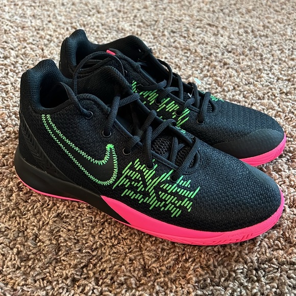 Kids Nike Kyrie Flytrap 2 GS Black Hyper Pink Sneakers Shoes Size 6.5Y - New - Picture 3 of 7
